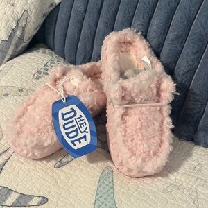 NEW Hey Dude Soft Pink Fuzzy Slippers 2